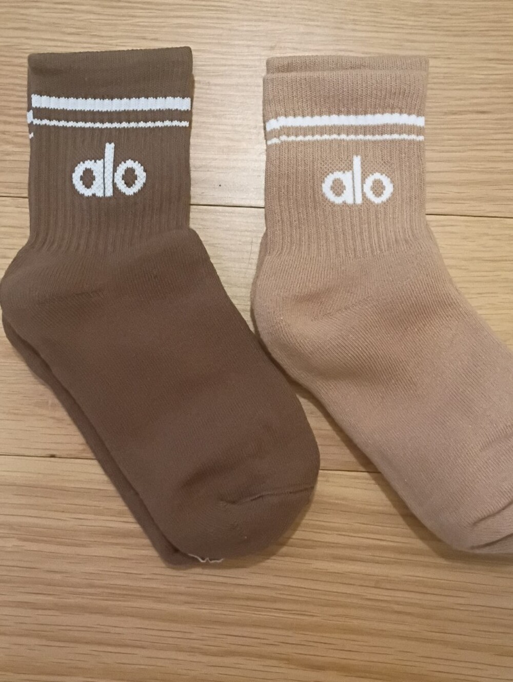 Alo Yoga 2 Pairs Half Crew Socks - Brown & Tan